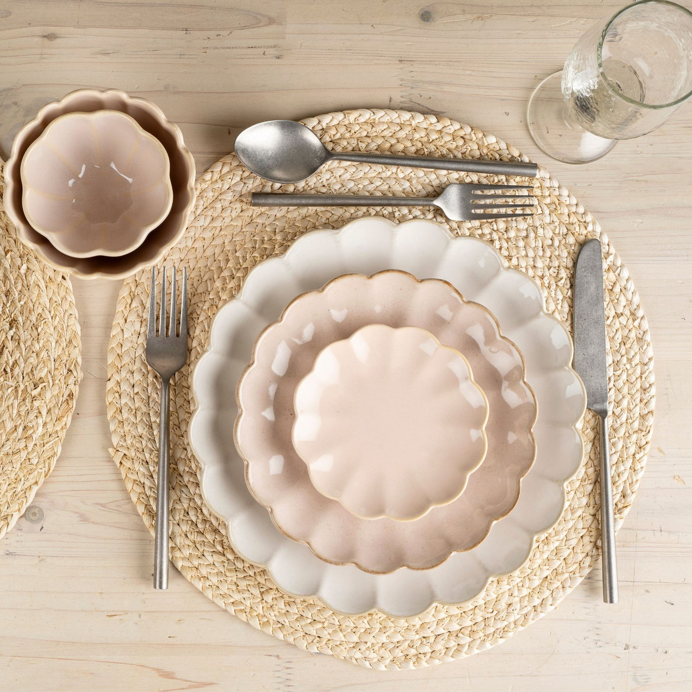 Amelia Plate L, Blush