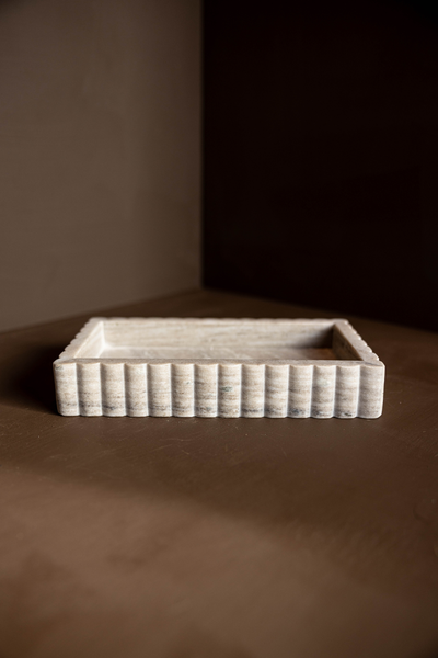 Scalloped Marble Fluted Bridge Tray Beige