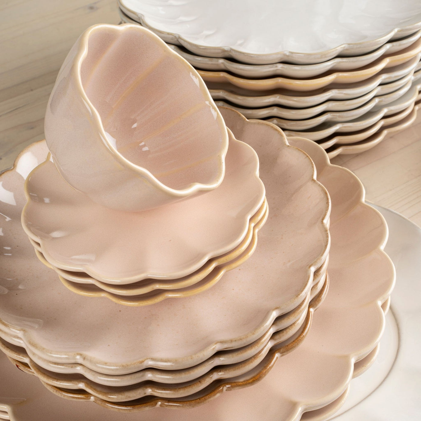 Amelia Plate M, Blush